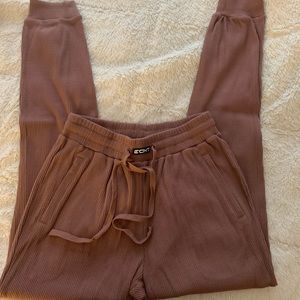 NWT ECHT Ally Joggers